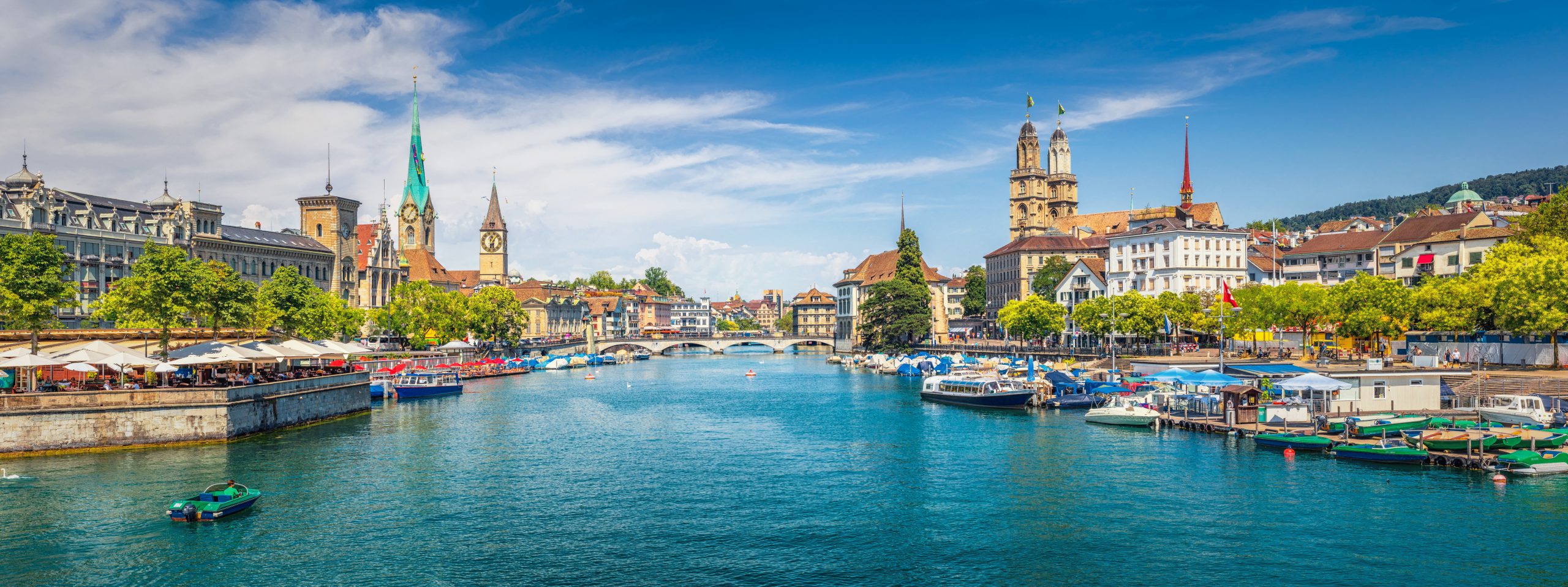 Panoramic,View,Of,Historic,Zurich,City,Center,With,Famous,Fraumunster,